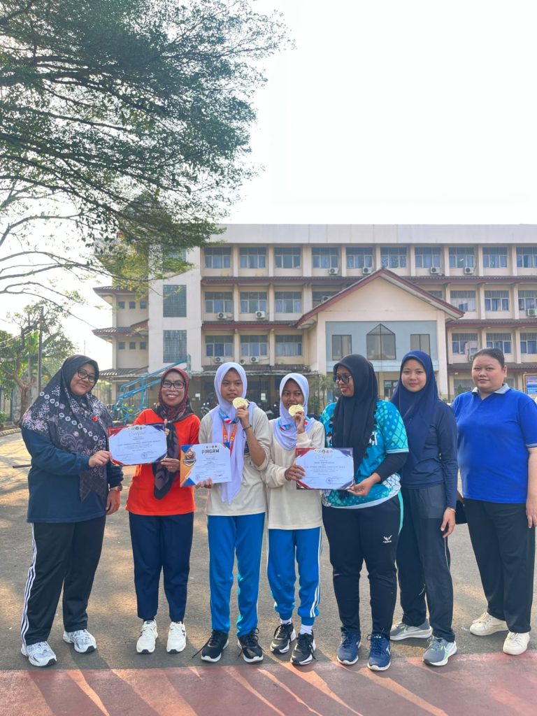 Harumkan Nama Sekolah, Iraisha Azkha & Naura Yasmine Sabet Juara 1 Kejuaraan Taekwondo Tingkat Nasional